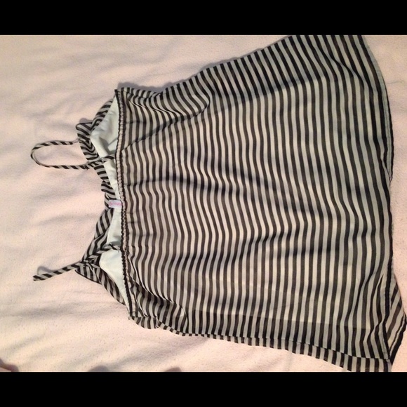 SOLDDDD Chiffon tank - Picture 2 of 2