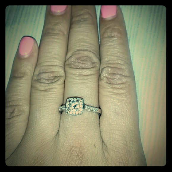 Diamond ring - Picture 1 of 4