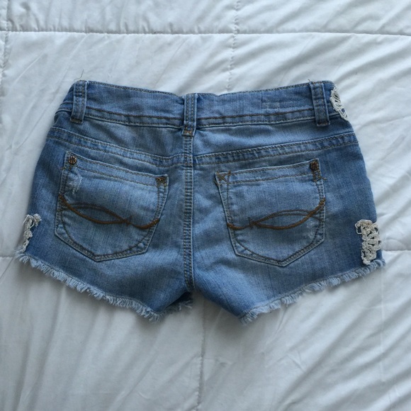 Embroidered summer jean shorts Sz 5 - Picture 2 of 2