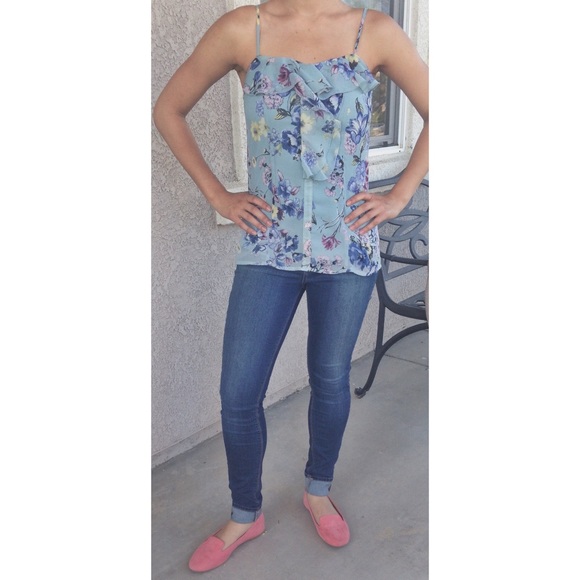 🚫SOLD🚫 Floral tank top - Picture 2 of 3