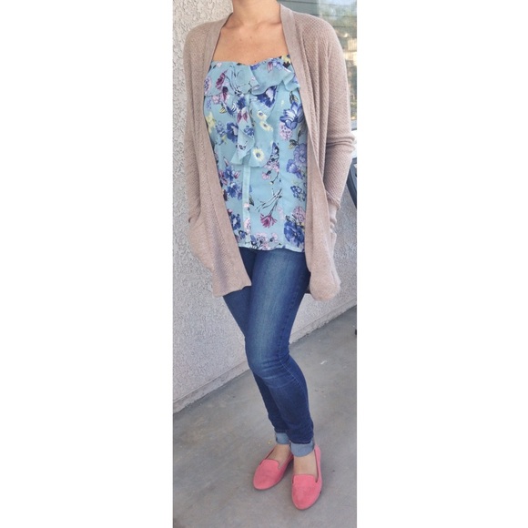 🚫SOLD🚫 Floral tank top - Picture 3 of 3