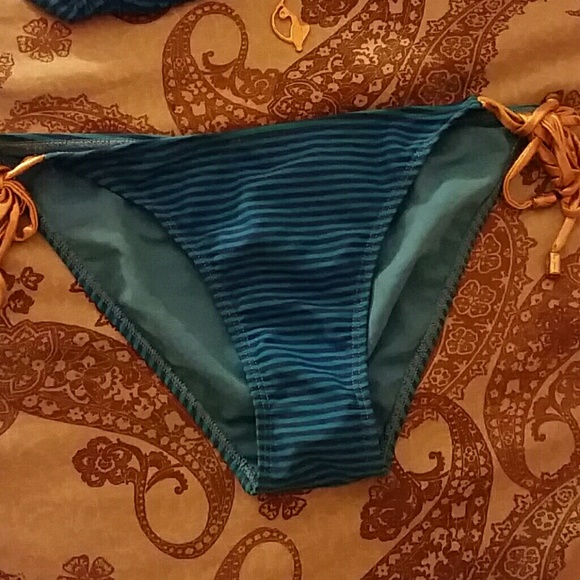 Bathing suit - Picture 3 of 4