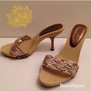 2 for $15 🛍 Wooden Sandal Heels (used)