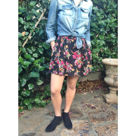 🚫 SOLD🚫Floral black/pink A-line skirt - Picture 1 of 3