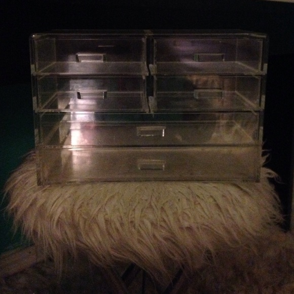 Acrylic makeup container
