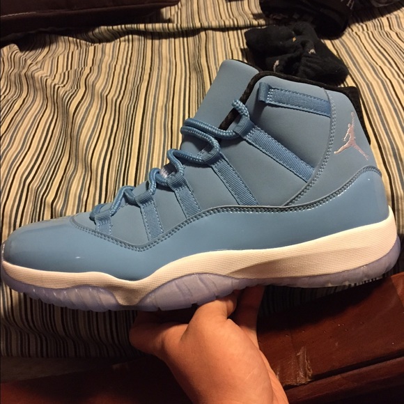 Jordan 11 Pantone - Picture 2 of 4