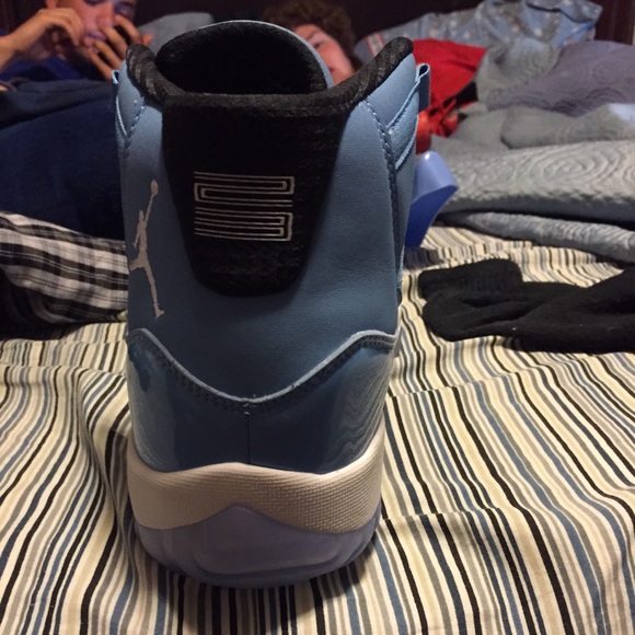 Jordan 11 Pantone - Picture 3 of 4