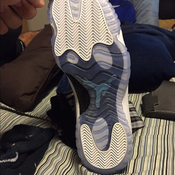 Jordan 11 Pantone - Picture 4 of 4