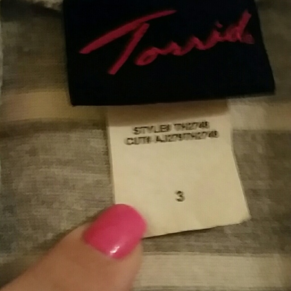 Torrid  Sleeveless Grey &White Striped Open Front - Picture 3 of 4