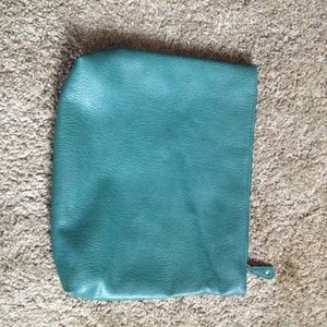 Free people bundle clutch