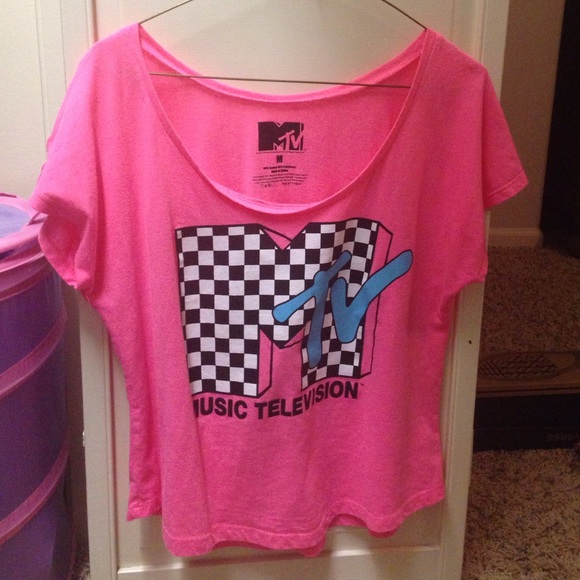 Hot pink MTV slouchy tshirt