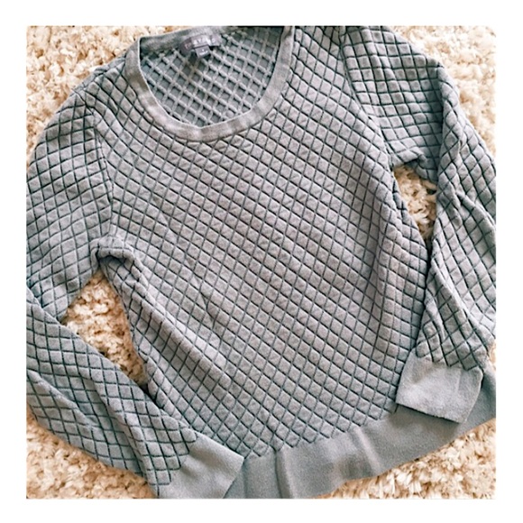 Gray quilted lightweight sweater ⚠️bundled⚠️