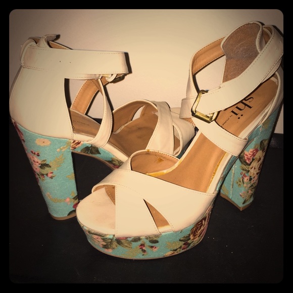 Shoes - SHI Floral Chunky Heel Pumps