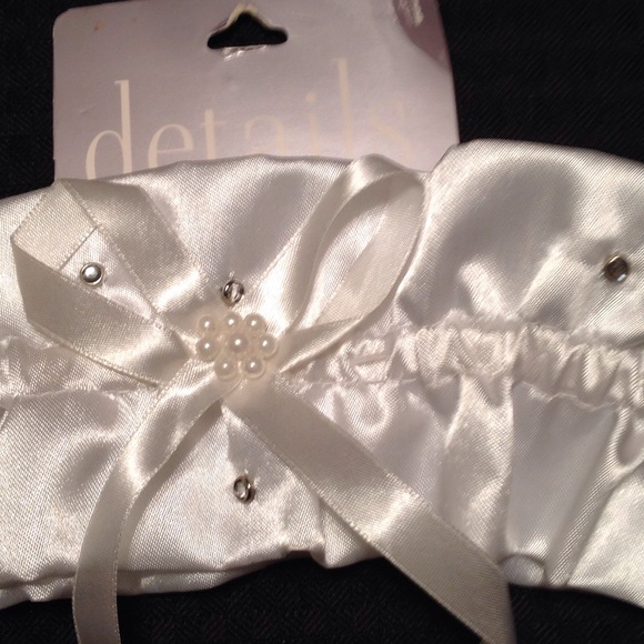 Studded Garter Belt - Picture 2 of 3