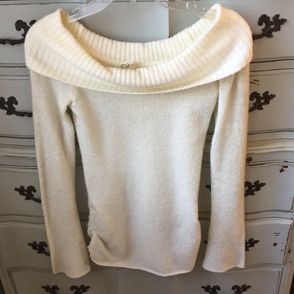 COZY OFF THE SHOULDER SWEATER 💗🌸