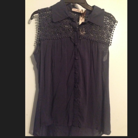 Navy collar sleeveless shirt, lacy fabric on top