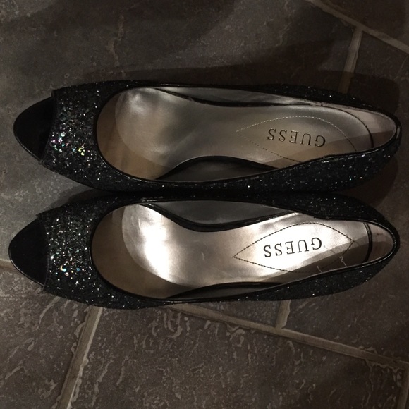 Guess Women's Size 10 Glitter Pump