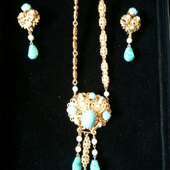 Set - Picture 4 of 4