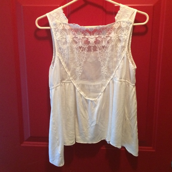 🌸SOLD🌸White tank - Picture 2 of 4