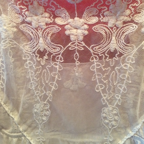 🌸SOLD🌸White tank - Picture 3 of 4