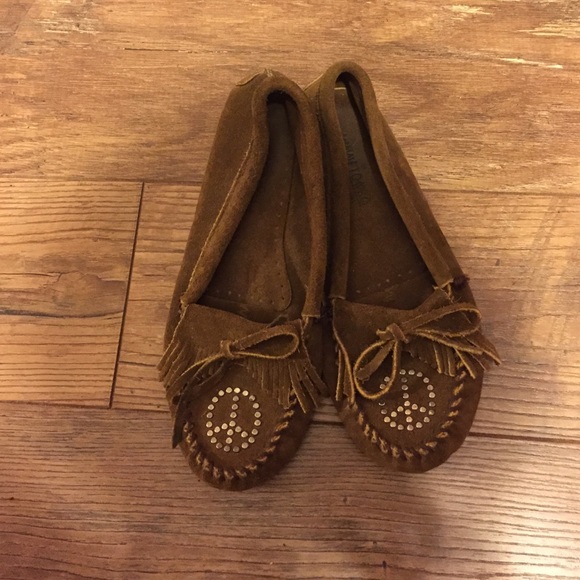 Minnetonka Moccasin - Picture 2 of 2