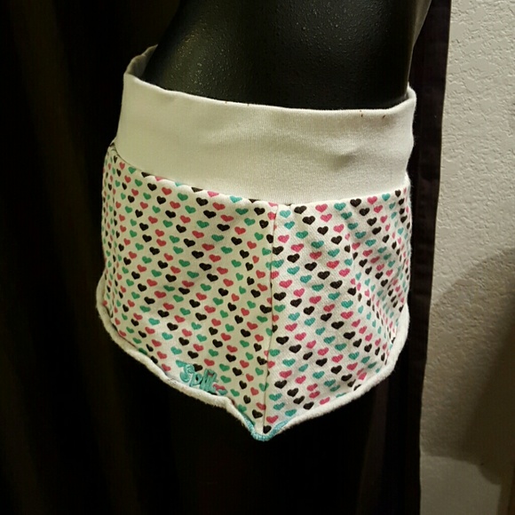 Split Multi-Cultures Heart Pattern Mini Skirt - Picture 2 of 4