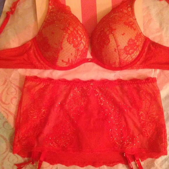 Victoria's Secret Push Up Bra & Garter Set , 36B - Picture 1 of 4