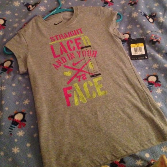 Girls nike tee