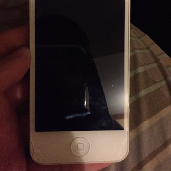 iPhone 4 Verizon is the carrier. - Picture 2 of 4