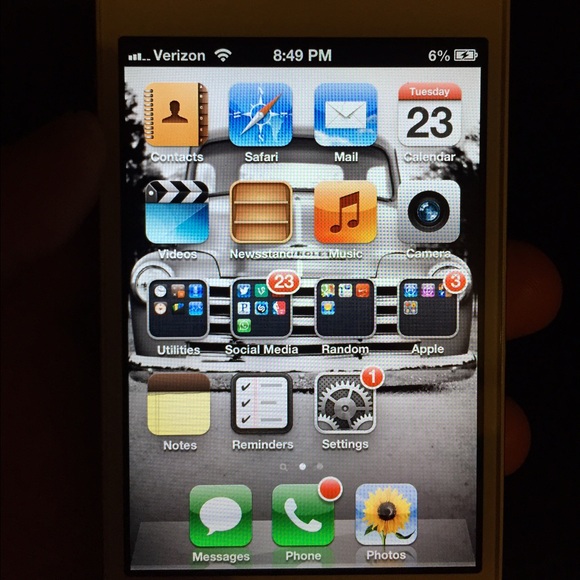 iPhone 4 Verizon is the carrier. - Picture 4 of 4