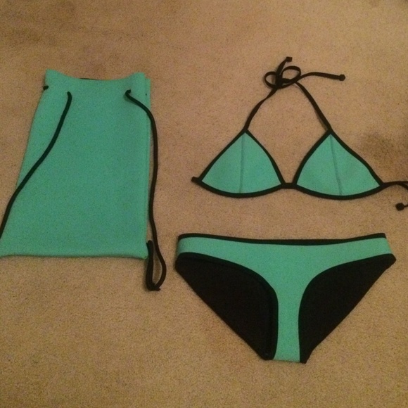 Triangl swimsuit - Picture 3 of 3