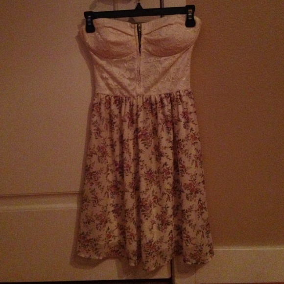 Lace and floral dress!