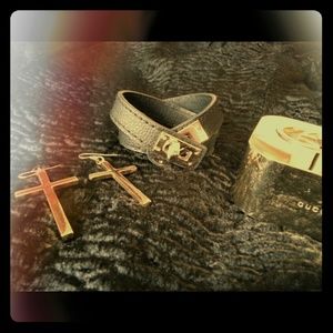 Bracelet and earrings