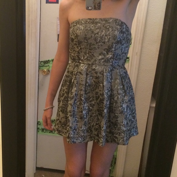 Short metallic floral party dress 🎉✨