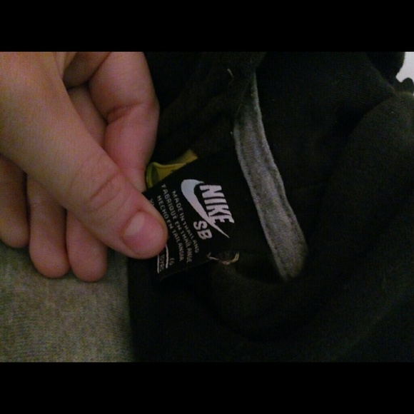 nike skateboarding zip up - Picture 3 of 3