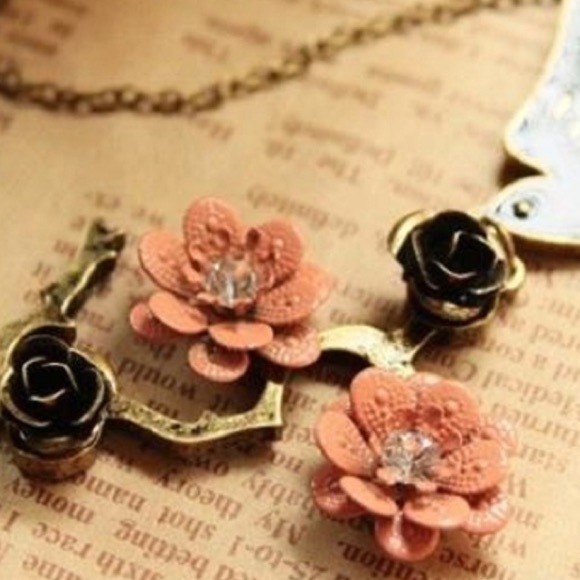 Swallows and flowers necklace * Brand new!