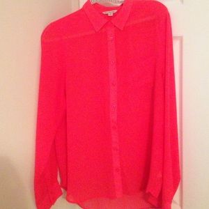 Beautiful and vibrant American Eagle button down!!