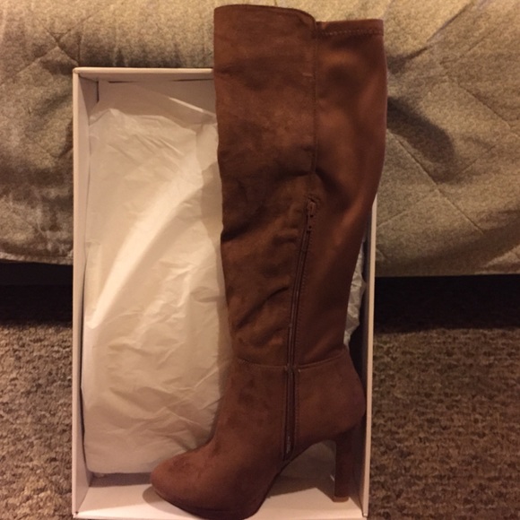 Brown Suede Sz 7 Knee High Boots w/ Stretchy back! - Picture 2 of 4
