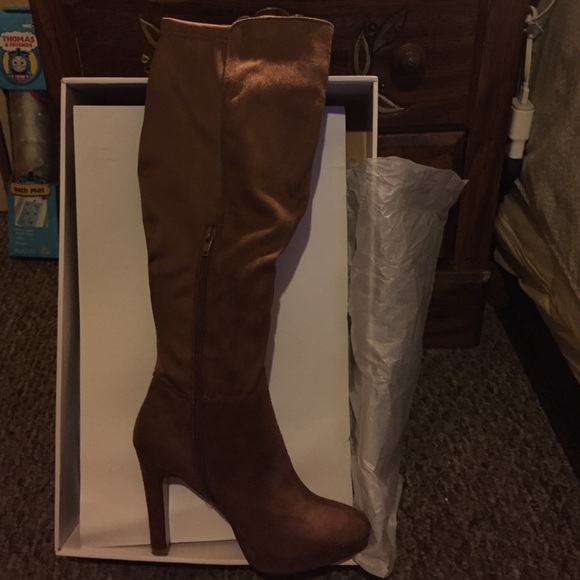 Brown Suede Sz 7 Knee High Boots w/ Stretchy back! - Picture 3 of 4