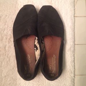 black toms