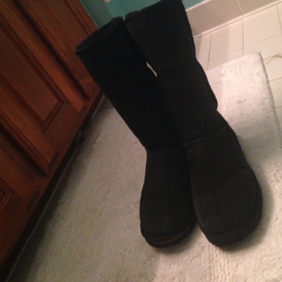 FREE SHIPPING TIL MONDAY black tall uggs