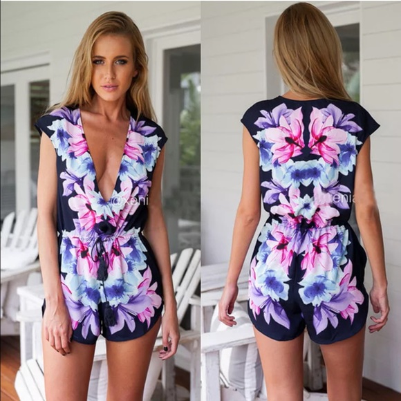 Other - ❗️️LAST CHANCE Black Floral Romper