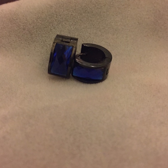 Earring - Picture 2 of 2