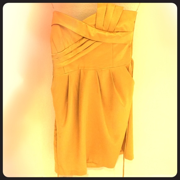 TeezeMe Gold Strapless Cocktail Dress with Pockets
