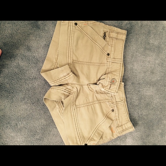 American Eagle short