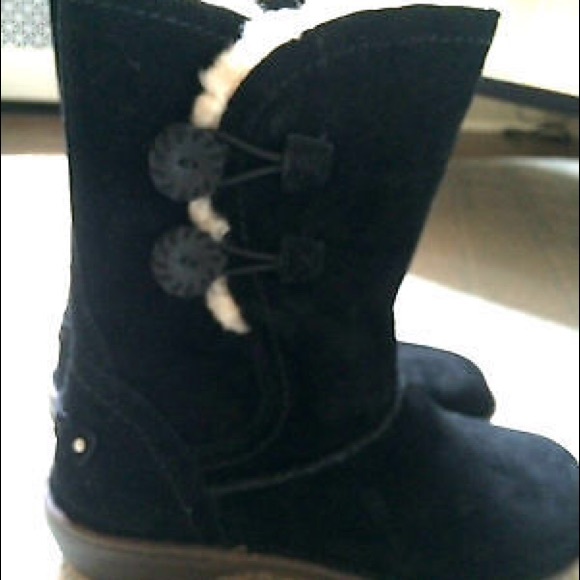 Black uggs