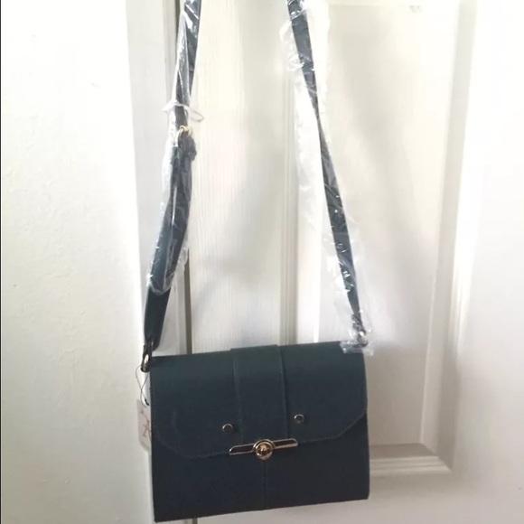 Accessorize green multi compartment crossbody bag - Picture 2 of 3