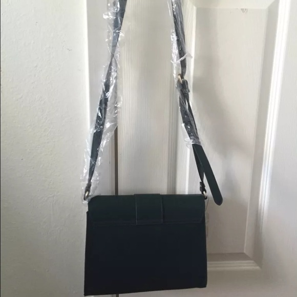 Accessorize green multi compartment crossbody bag - Picture 3 of 3