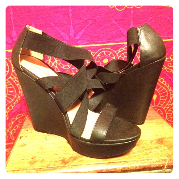 (NEW) Strappy Black Chinese Laundry Wedges