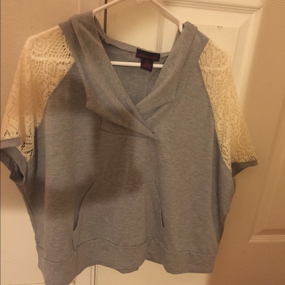 Material girl hooded cape with lace sleeve - Picture 1 of 4